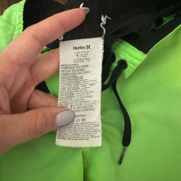 2 pairs of boys Hurley swim trunks. Size 4 - Picture 6 of 6